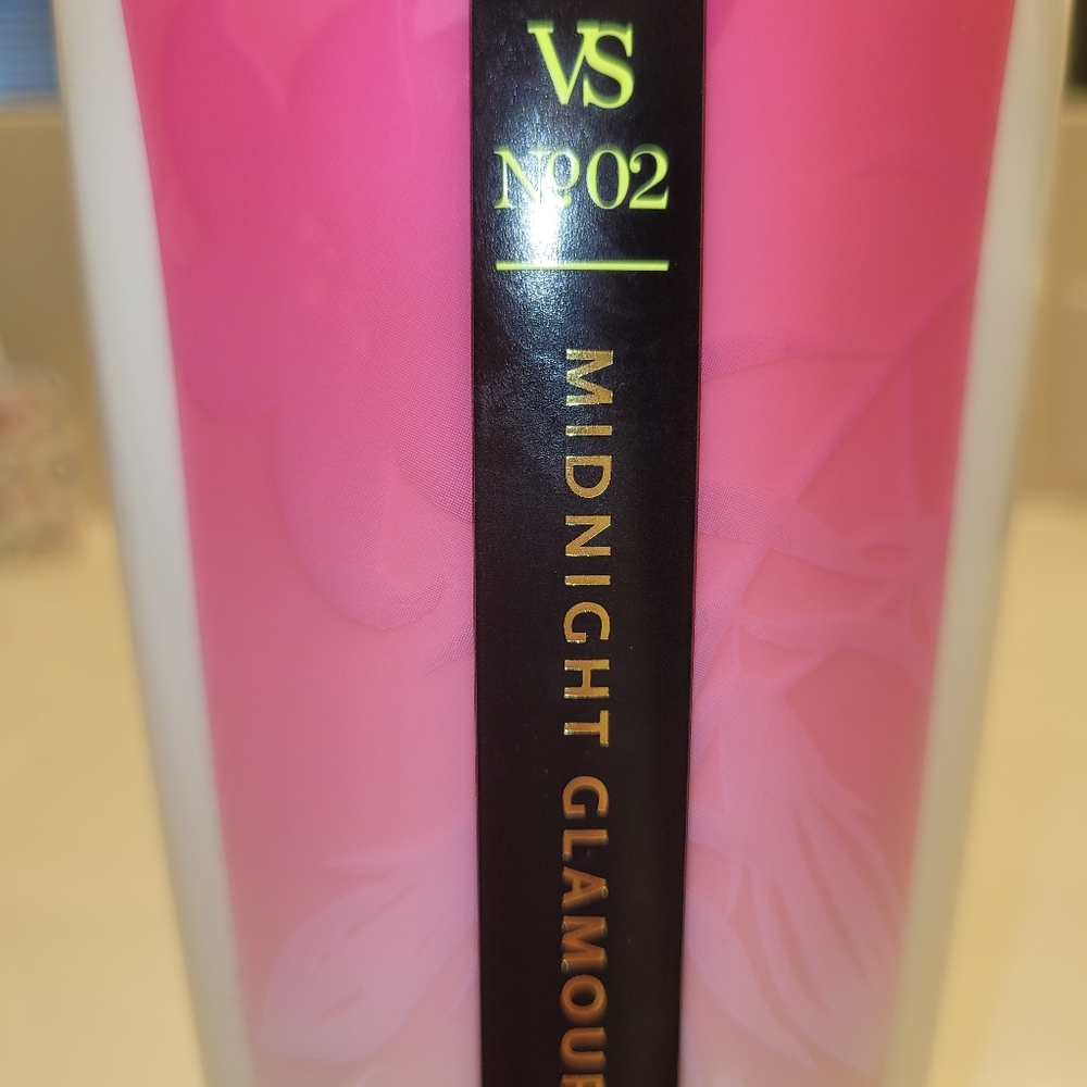 💖VS Body Lotion🖤 - Picture 1 of 4